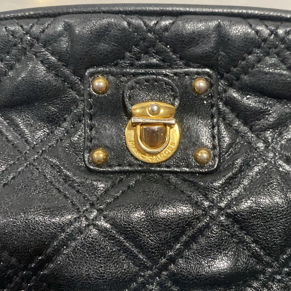 Vintage Quilted Marc Jacobs black crossbody with Gold hardware - Picture 6 of 8